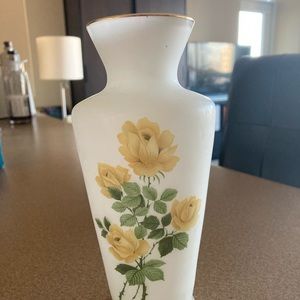 Vtg, Satin frosted glass vase with yellow roses
